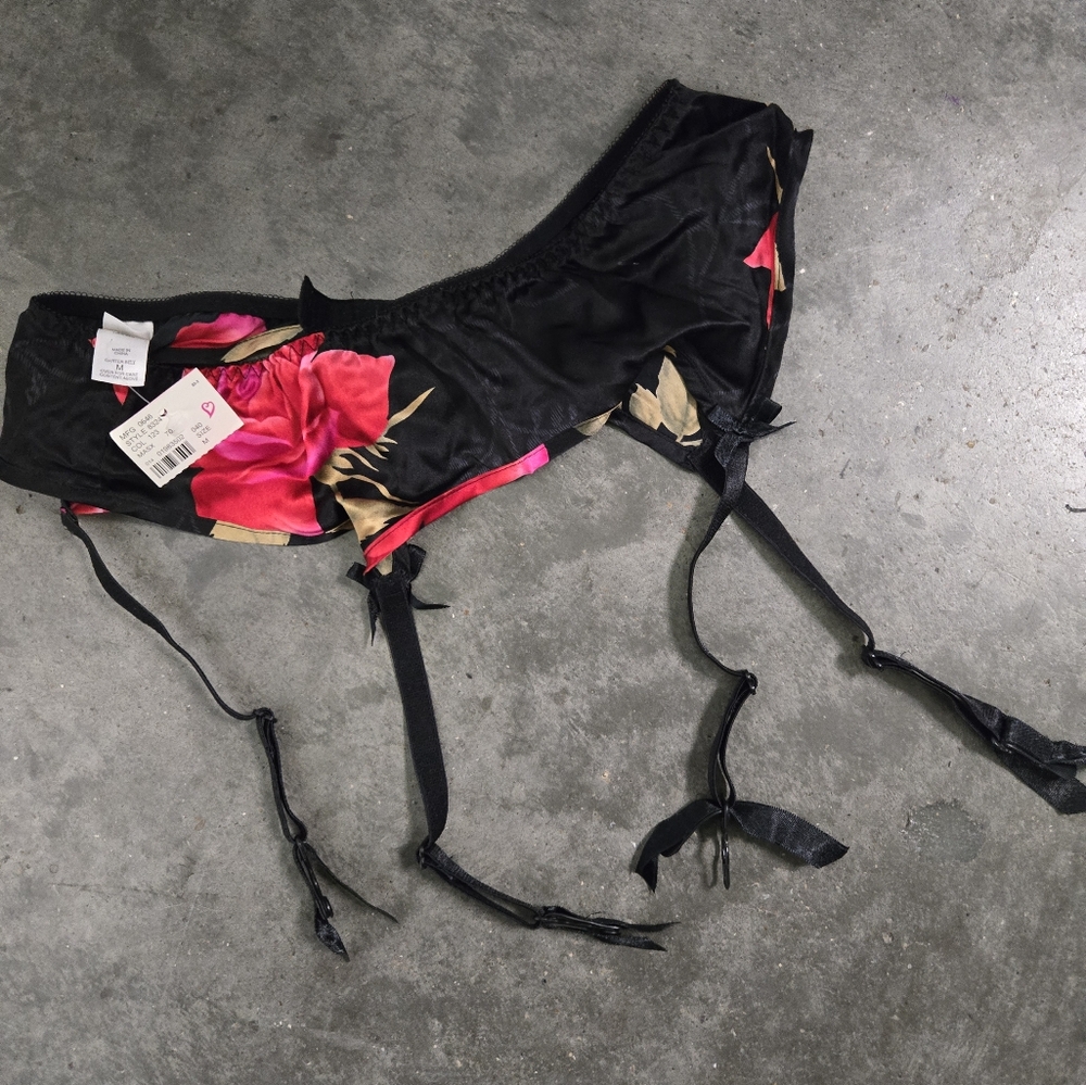 Elegant Black and Pink Women's Garter Belt